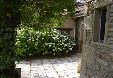 Propriété avec piscine et jardin 3