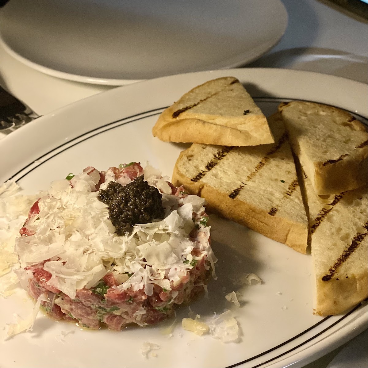 Beef tartare with gluten free bread