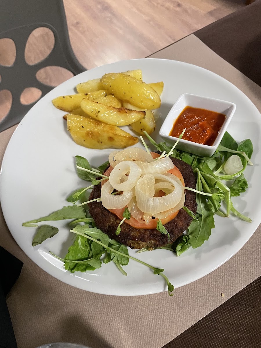 Burger, Fries, selfmade Ketchup