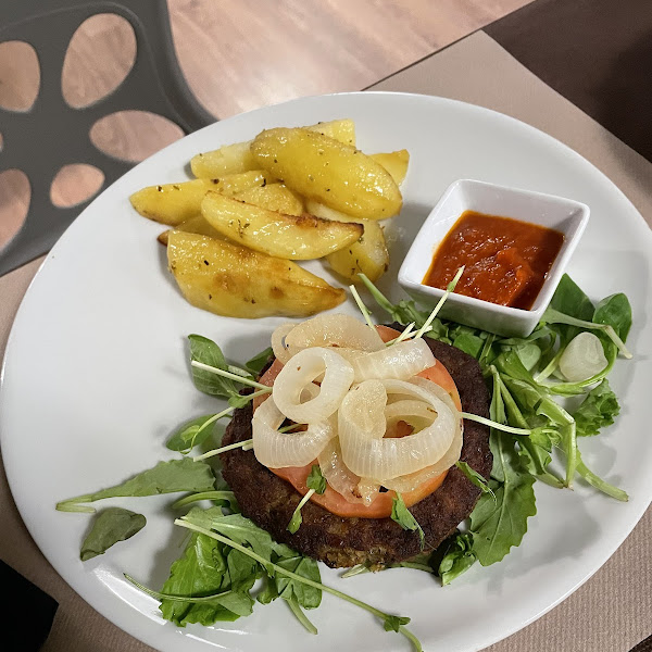 Burger, Fries, selfmade Ketchup