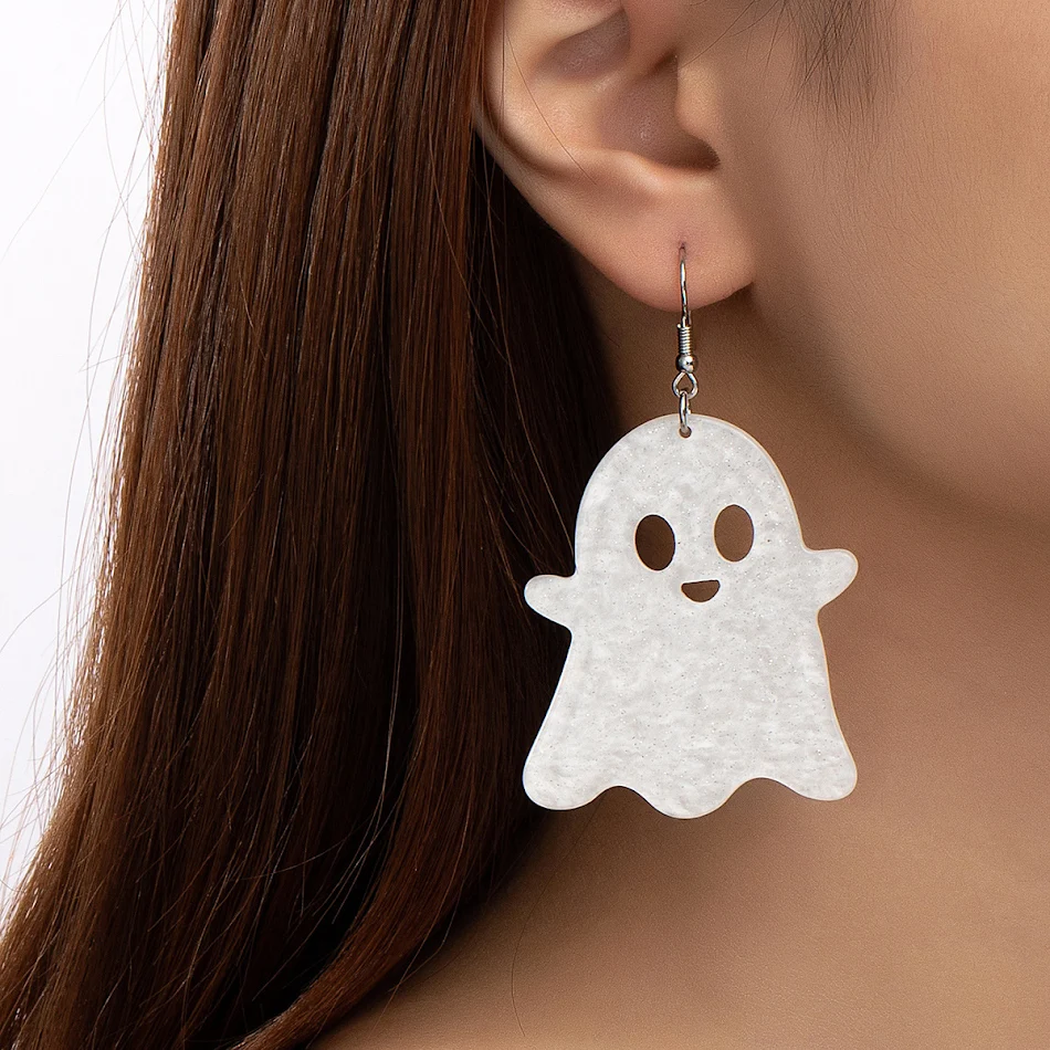 Nouveaux boucles d'oreilles fantôme Halloween pour femmes, design simple et spécial, pour compléter votre costume et célébrer.