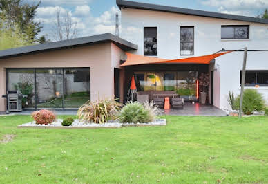 House with pool and terrace 2