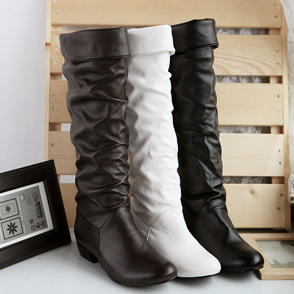 Damenstiefel für Herbst und Winter in Weiß, Braun und Schwarz. Kurze und hohe Stiefel für stilvolle und warme Outfits.