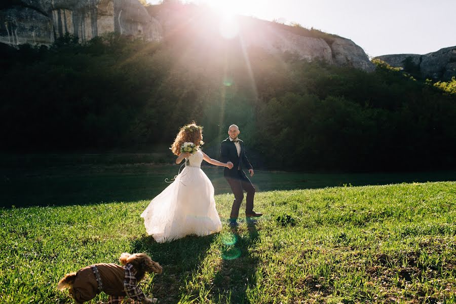 Fotógrafo de casamento Oksana Savenchuk (oksanasavenchuk). Foto de 4 de maio 2016