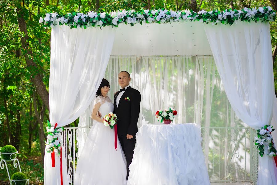 Fotógrafo de casamento Akan Zhubandykov (akan). Foto de 19 de janeiro 2016