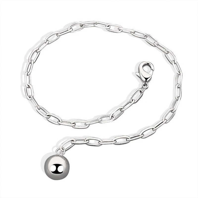 Geometrische koperen armband met eenvoudige ronde kralen en een OT-sluiting, een stijlvol en duurzaam accessoire.