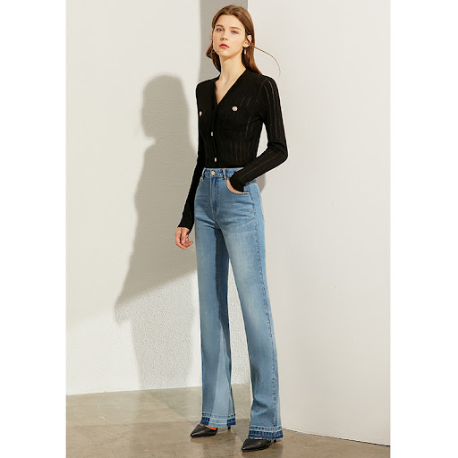 Title 3, Trendy all-match flared jeans, effortlessly sty...