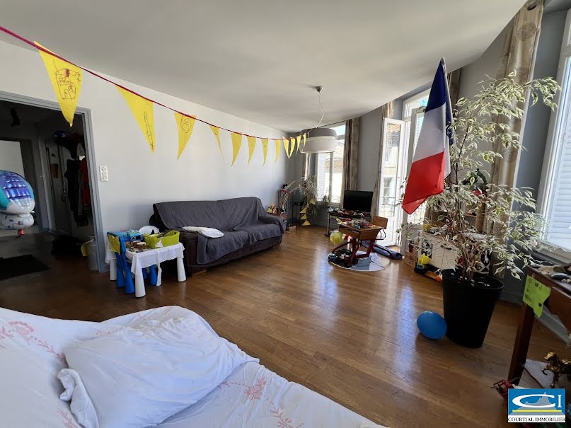 Vente appartement 3 pièces 112 m² à Tournon-sur-Rhône (07300), 174 000 €