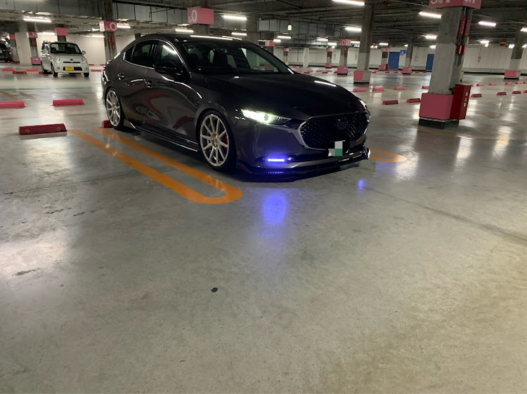 MAZDA3のXD PROACTIVE Touring Selection・チタニウムフラッシュマイカ・セダン・一人撮影会に関するカスタム事例の投稿画像2枚目