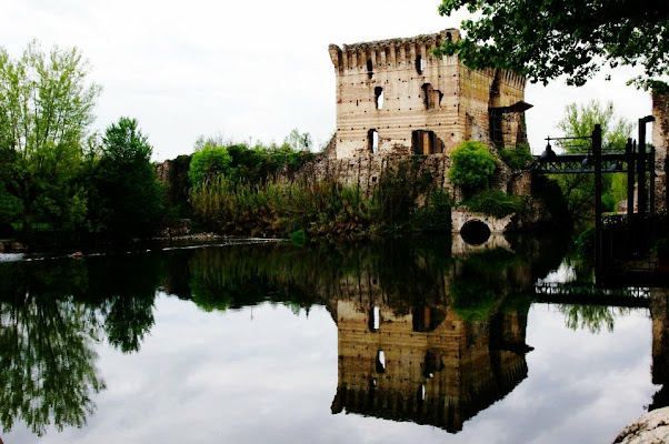 Borghetto riflesso. di micphotography