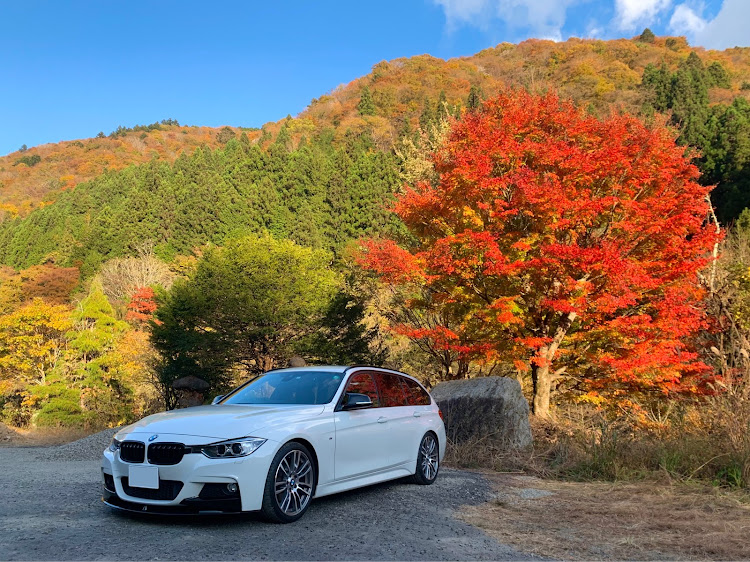 3シリーズ ツーリングの紅葉と愛車・せせらぎ街道・せせらぎ街道🍁・bmwf31・bmw320iに関するカスタム事例の投稿画像2枚目