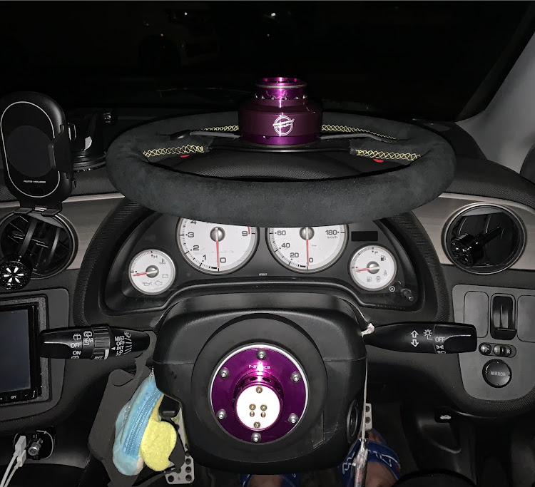 インテグラのインテグラ DC5・MOMOステアリング・NRG クイックリリースに関するカスタム事例の投稿画像1枚目