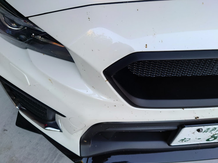 WRX STIの暑い、、暑いぞおおお！！・虫なんか嫌いだー😭・洗車しなくっちゃに関するカスタム事例の投稿画像2枚目