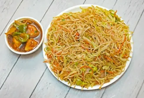 Veg Chowmein And Chilli Paneer [3 Pieces]