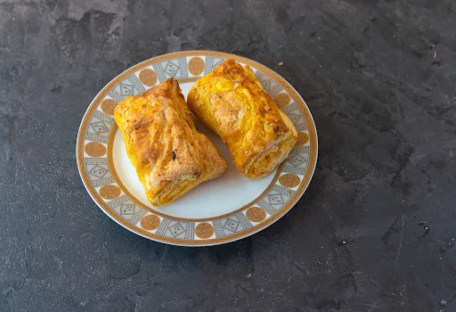 Veg Paneer Puff [4 Pieces]