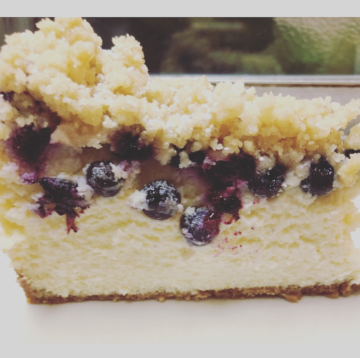 Blueberry Crumble Cheesecake