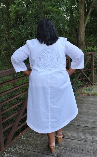 A person wearing a white dress

Description automatically generated with medium confidence