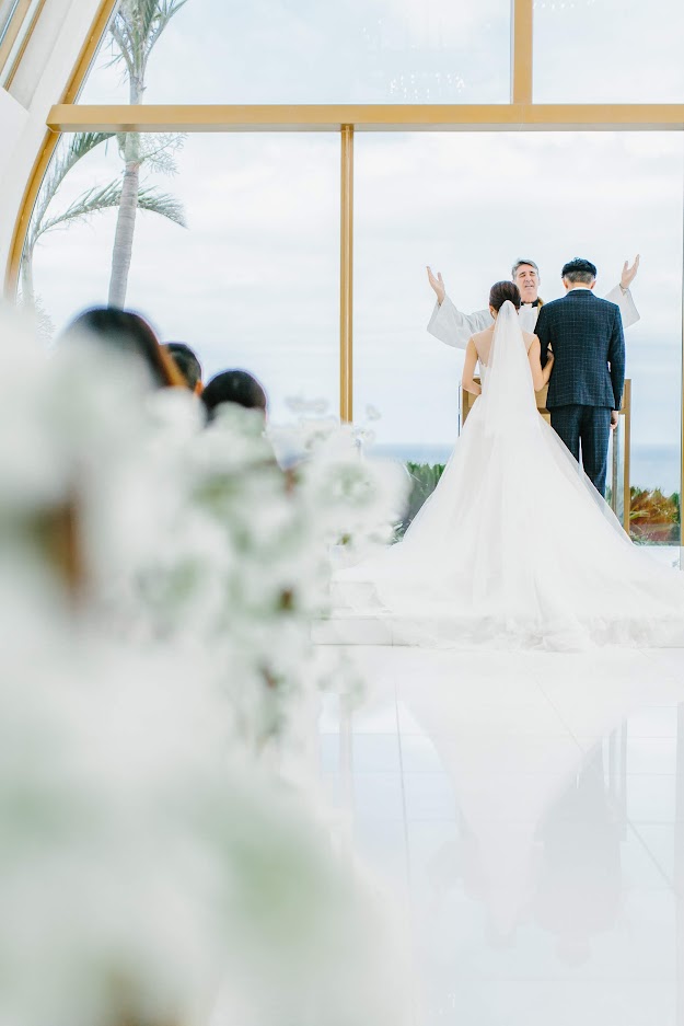 台灣新人到海外的 沖繩美之教會 舉行陽光正好的 海外 美式 婚禮 ,是每位新娘夢寐以求的美式婚禮樣式!