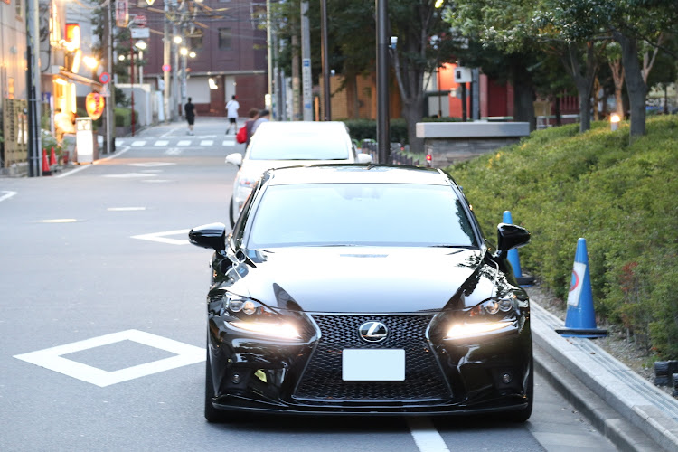 ISの地べた撮り・ホイール交換・マフラー交換・車高調整に関するカスタム事例の投稿画像15枚目
