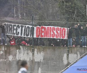 Ondanks match achter gesloten deuren laten fans Standard ongenoegen duidelijk blijken