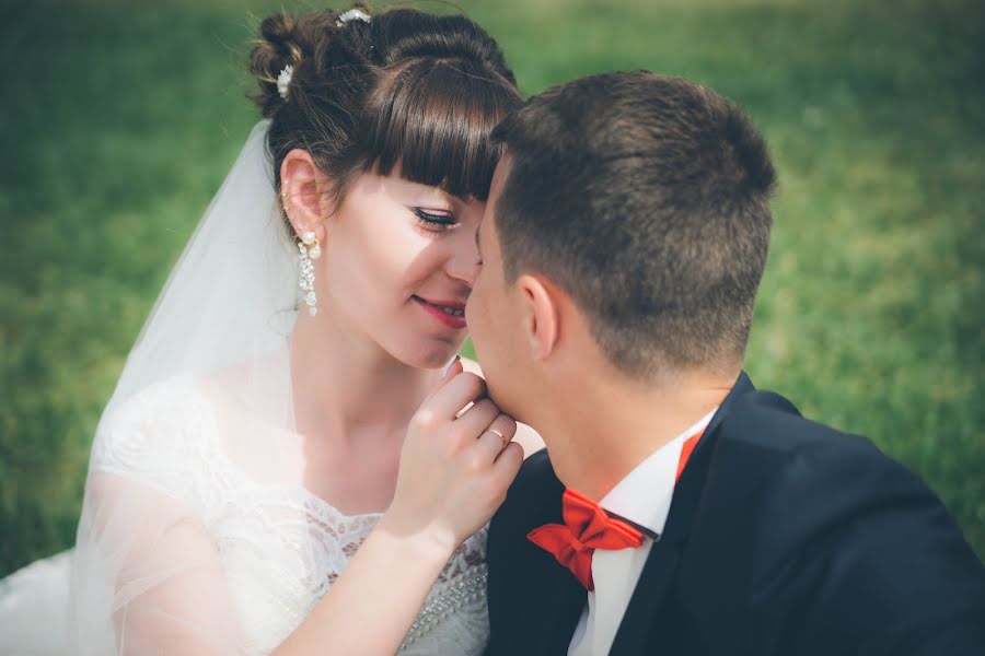 Fotógrafo de casamento Arkadiy Sharmanzhinov (arkadii5555). Foto de 5 de setembro 2015