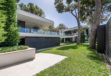 Seaside contemporary house with pool and garden 2