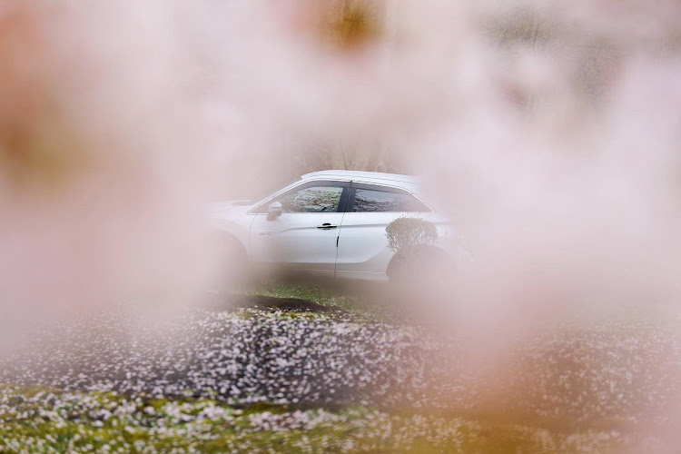 エクリプスクロスのエクリプスクロスPHEV・サクラと愛車・あなたの車へのこだわりは？に関するカスタム事例の投稿画像1枚目