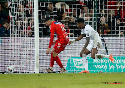 Un but-gag pour Anderlecht : le gardien de Courtrai tente de l'expliquer