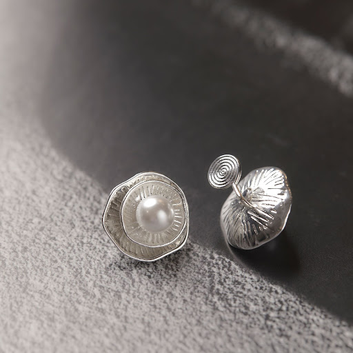 Title 5, Simple Pearl Frosted Silver Niche Design Stud E...