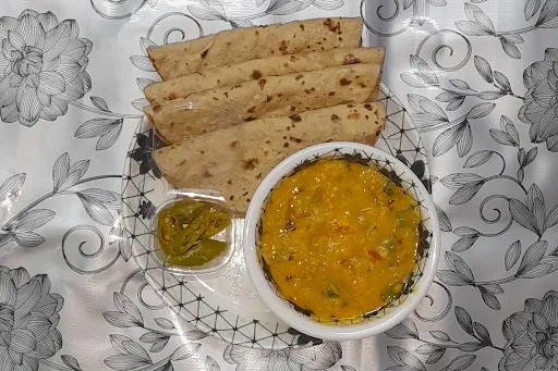 4 Roti With Dal And Pickle