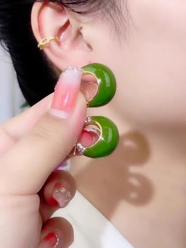 Title 4, Tall and Elegant High Sense Red Green Dripping ...