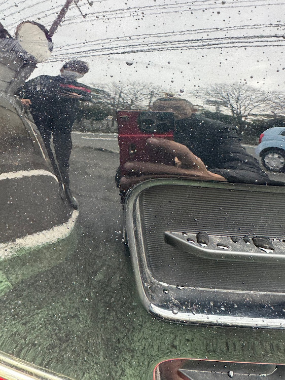 エルグランドのぶつけられた～😭・無免許運転？に関するカスタム事例の投稿画像2枚目