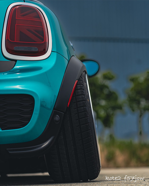 ミニ コンバーチブルのフェンダー大百科・MINI・JCW・コンバーチブル・ワンオフオーバーフェンダーに関するカスタム事例の投稿画像3枚目
