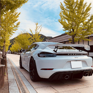 ケイマン GT4