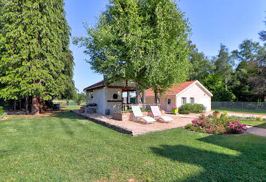 Maison avec piscine et terrasse 8