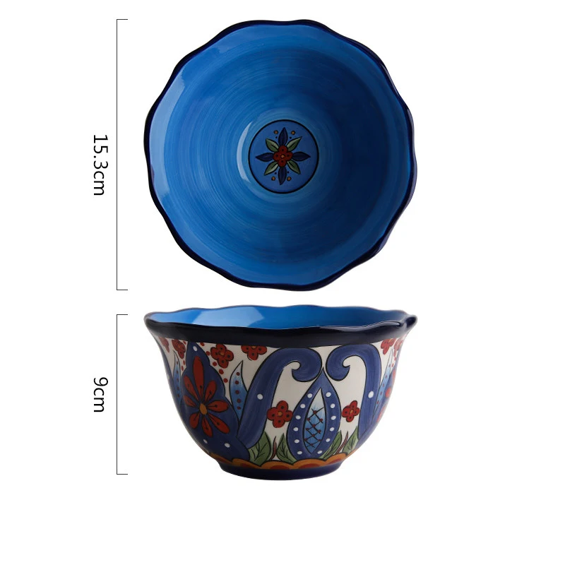 Ciotola in ceramica bohémien dipinta a mano, perfetta per servire con stile e aggiungere un tocco artistico alla tua tavola.