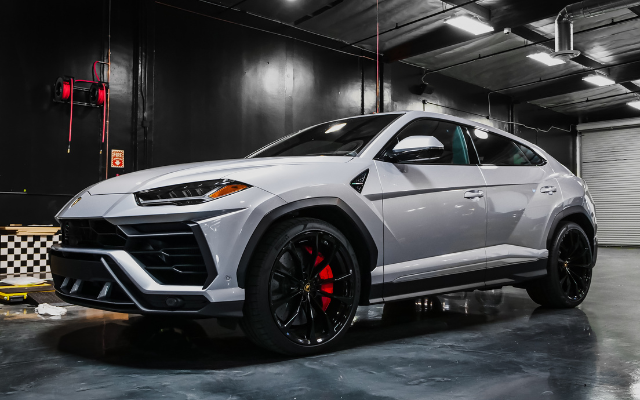 White Lamborghini Urus Theme: Power, Luxury, and Prestige Chrome Extension Image 1