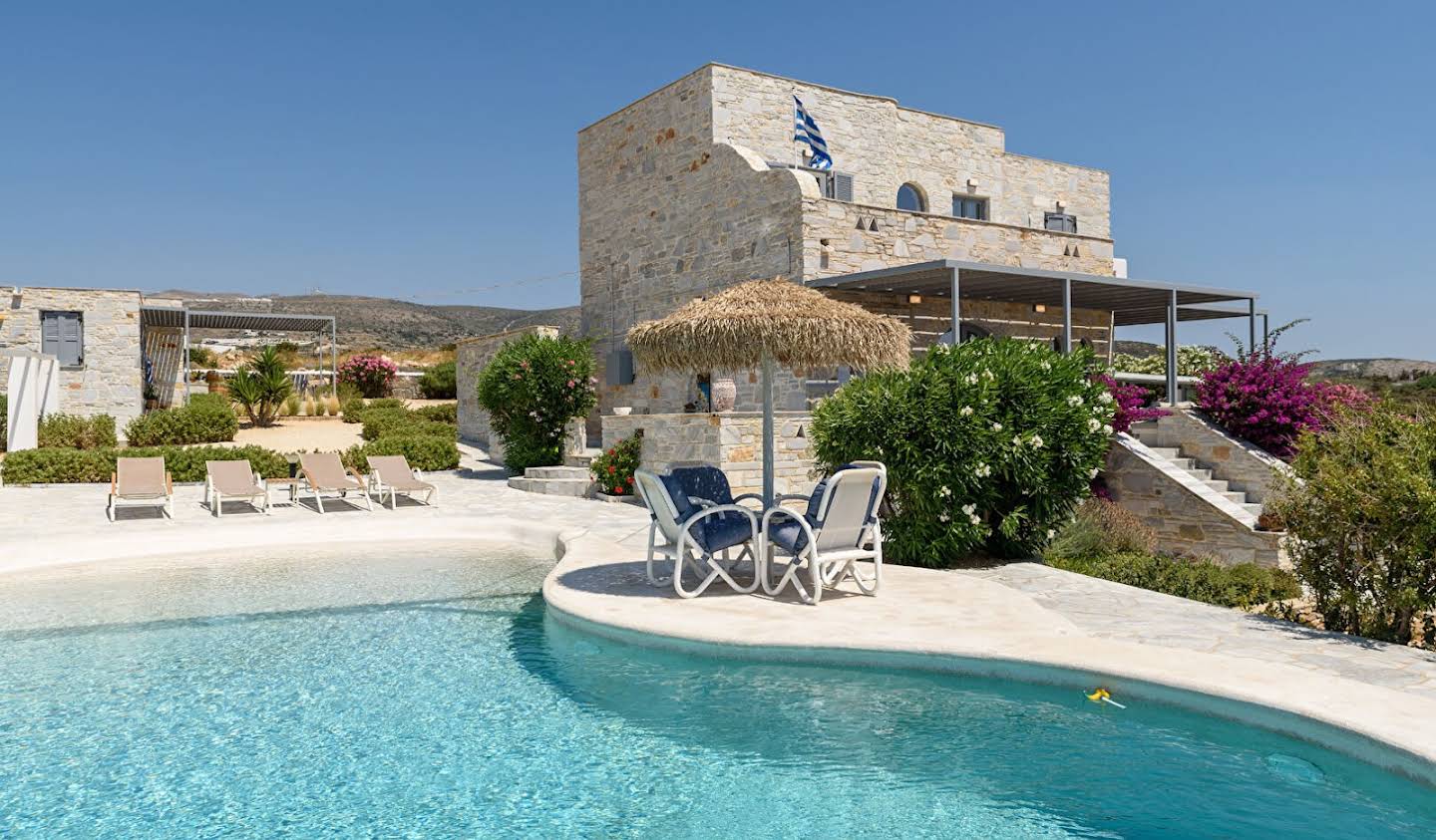 Property with pool Paros