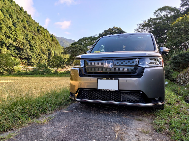 ステップワゴンスパーダのスーパープラチナグレーメタリック・帰省・稲刈りに関するカスタム事例の投稿画像4枚目
