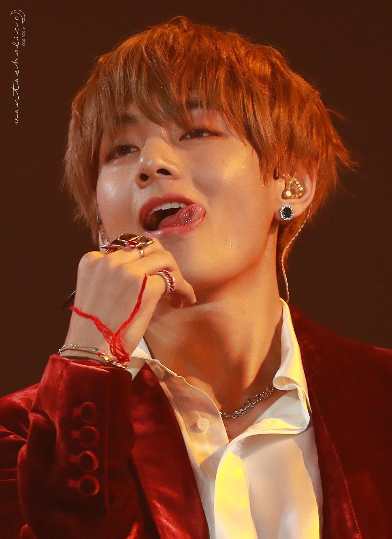 Just 20+ Pictures of BTS's V Smirking And Grinning His Way 