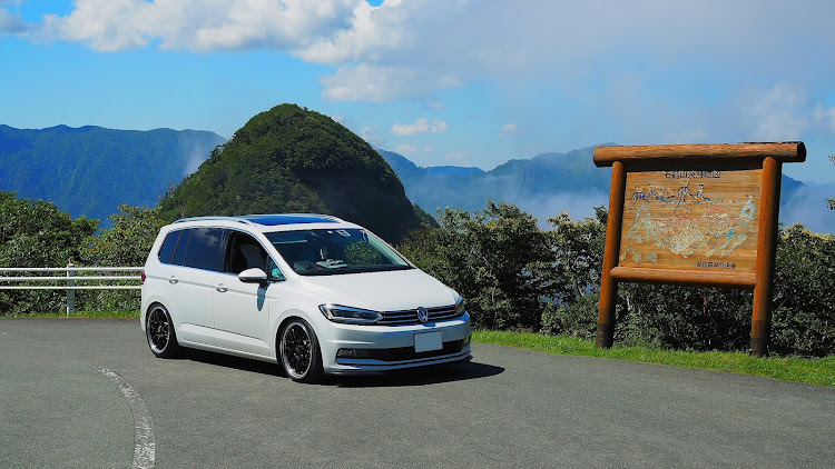 ゴルフトゥーランのingo noak tuning・TDIプレミアム・ドライブ・BBS・UFOラインに関するカスタム事例の投稿画像10枚目