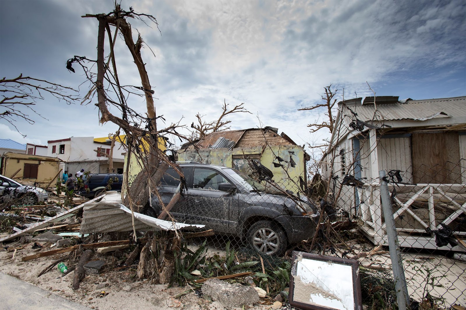 De schade is groot nadat orkaan Irma over Sint Maarten heeft geraasd.