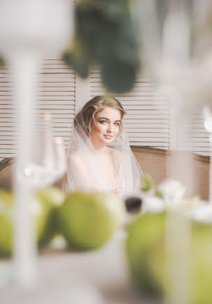 Fotógrafo de casamento Elena Saprykina (elemakeewa). Foto de 12 de abril 2016