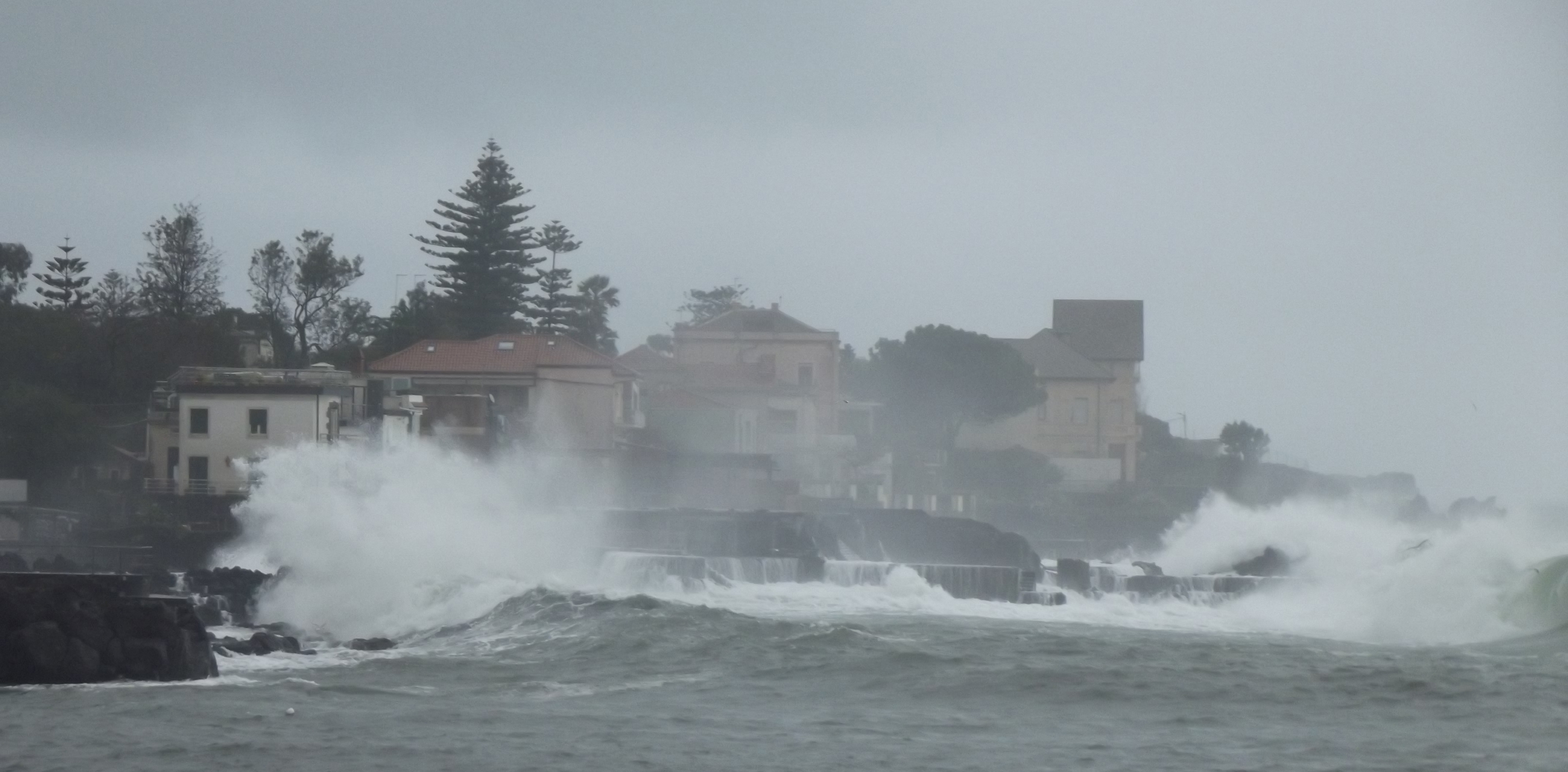 mare in tempesta di aldogambitta