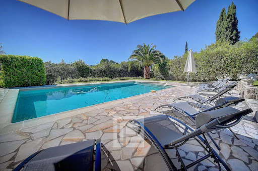 House with pool 3