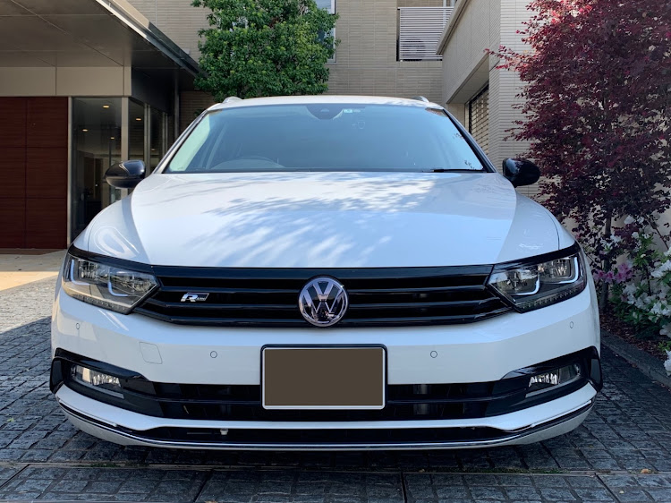 パサートヴァリアントのパンダ🐼化進行中・CIVIC type Rに近づいたかな？・こんなことしかやる事ないに関するカスタム事例の投稿画像1枚目