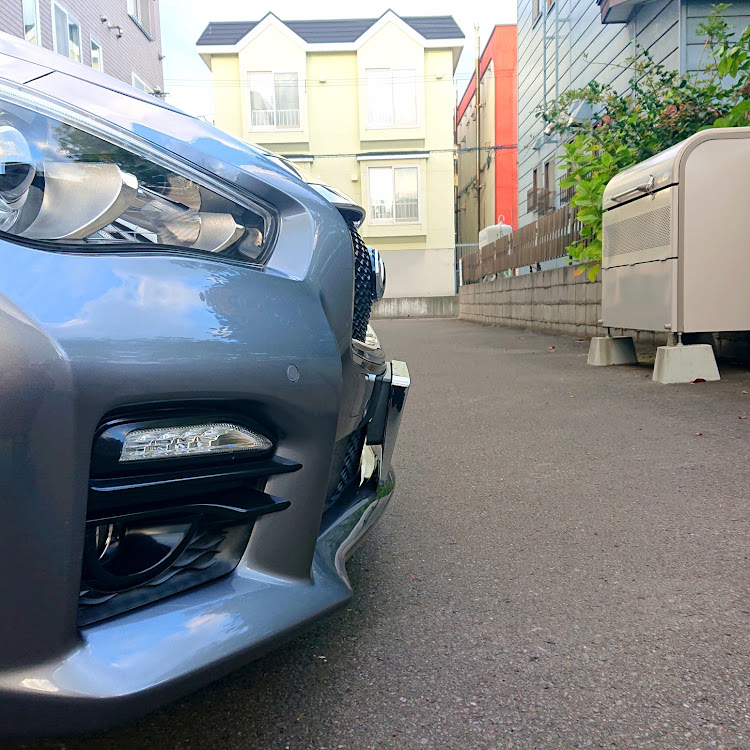 スカイラインの秋晴れ・洗車・ヌルテカ✨・ナンバーステー交換・フィッティング悪しに関するカスタム事例の投稿画像4枚目