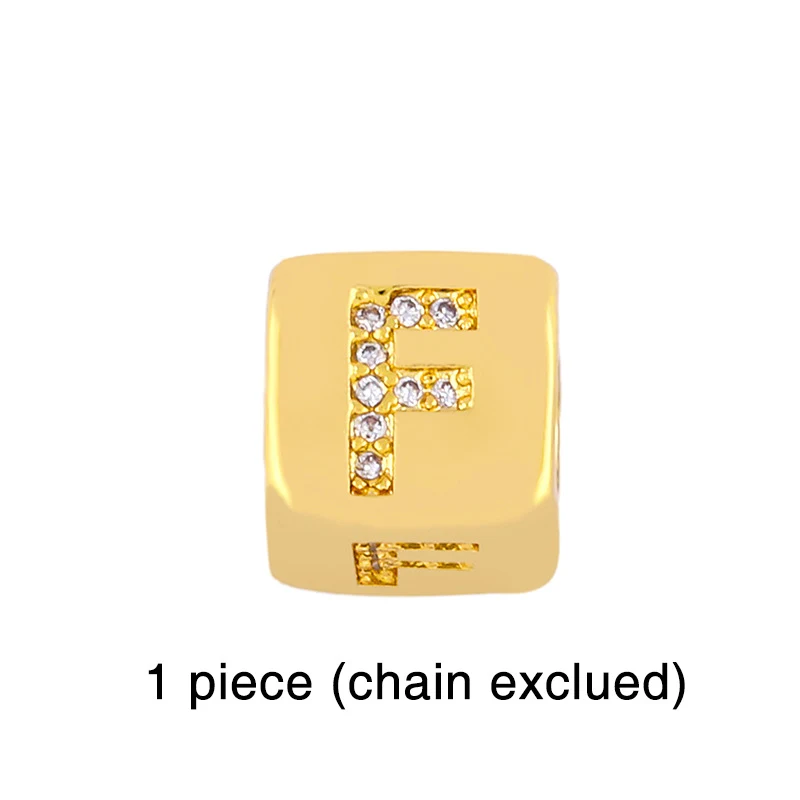 Bracelet de lettres dés de mode féminine. Personnalisez votre style avec ce bracelet unique et élégant. Un accessoire de mode parfait pour vous.