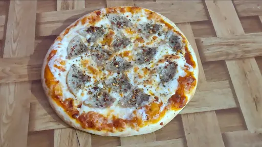 Chicken Cheese Salami Pizza