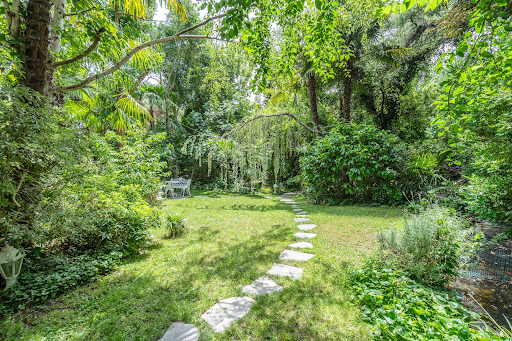 House with pool and garden 3
